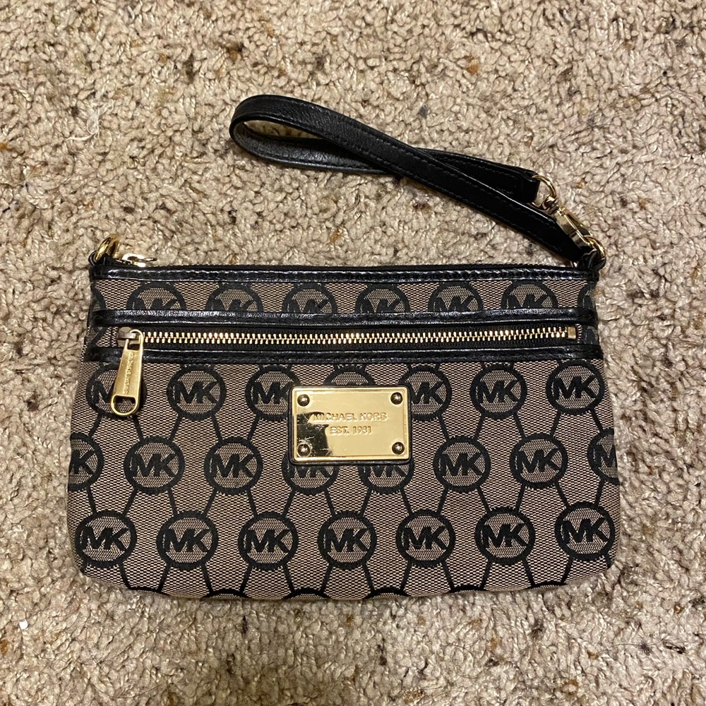 Authentic Michael Kors wristlet/clutch